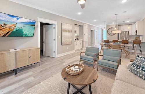 Diamondhead Condominio | Upstairs Newly Built Condo at Diamondhead Country Club - Walk to the Clubhouse