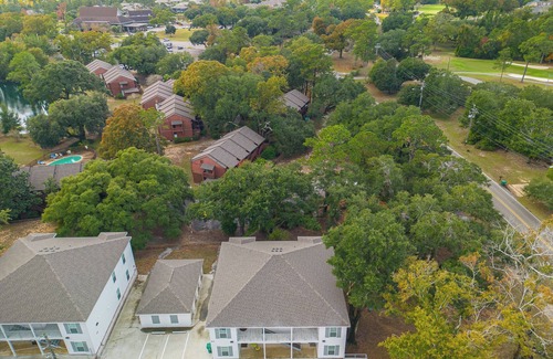 Diamondhead Condominio | Upstairs Newly Built Condo at Diamondhead Country Club - Walk to the Clubhouse