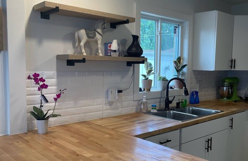 Twin Lakes Casa | Upstairs Suite Modern 2 Bedrooms & Bath, with Fully Stocked Kitchen, See Video