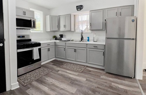 Rochester Casa | Upstate Haven 3BRKing Bed Near UofR & Airport 1.5 BA
