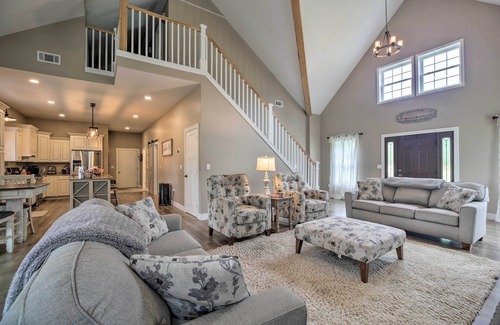 Owls Head Casa | Upstate Hideaway w/ Hot Tub, 13 Mi to Malone!