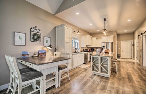 Owls Head Casa | Upstate Hideaway w/ Hot Tub, 13 Mi to Malone!