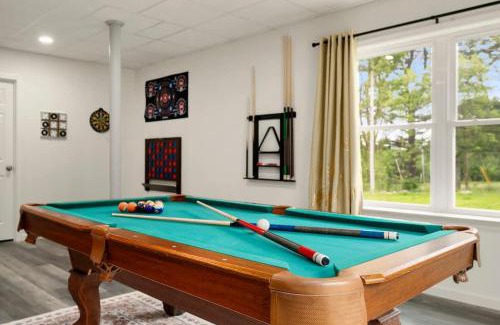 Sparrow Bush Casa | Upstate NY Escape - Game Ready, Game Room, Pool Table, Firepit, Delaware River