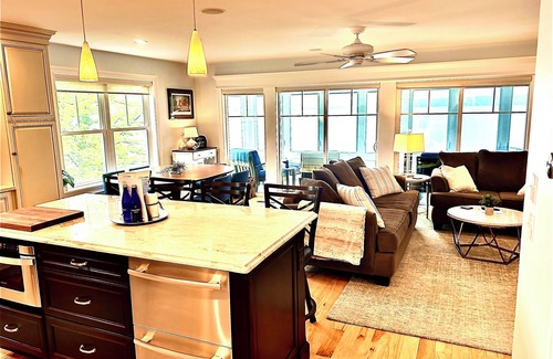 Saratoga Springs Casa | Luxury Saratoga Lakefront 3 Bedroom Retreat with Private Dock & Stunning Views
