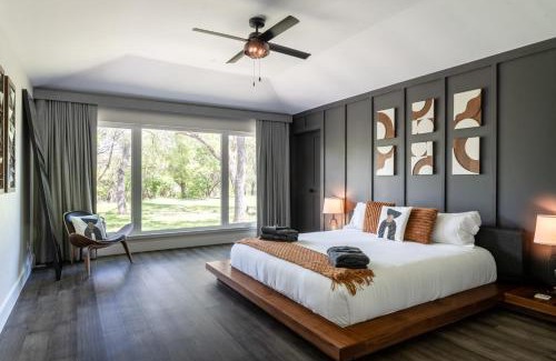 West Oak Hill Casa | Upstay - Family Farmhouse in Southwest Austin