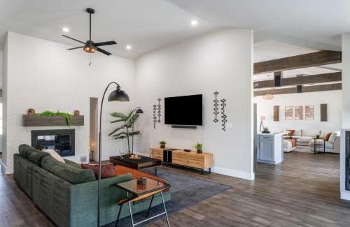 West Oak Hill Casa | Upstay - Family Farmhouse in Southwest Austin