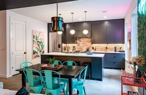 East Cesar Chavez Casa | Upstay - Pristine Pool Palace - 7min to Rainey St