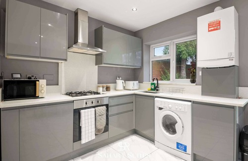 Reading Casa | Upto 20% Off! Guest Fav 5BR | Reading & Parking