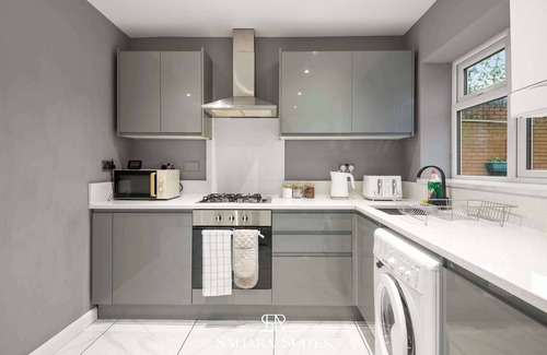 Reading Casa | Upto 20% Off! Guest Fav 5BR | Reading & Parking