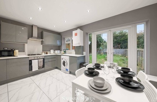 Reading Casa | Upto 20% Off! Guest Fav 5BR | Reading & Parking