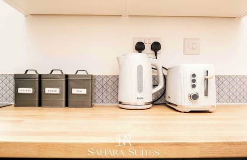 Cradley Heath Casa | Upto 20%OFF | Stylish 5BR | Monthly Stay | Parking