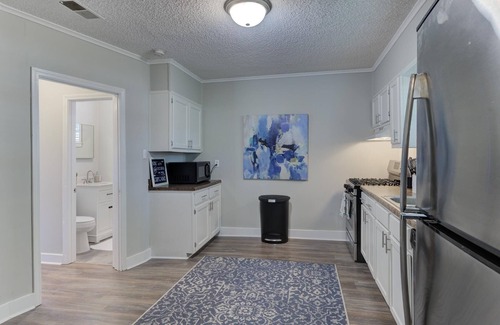 Uptown Casa | Uptown Chic- 2bd/1.5ba by St Jude/Medical District/Downtown