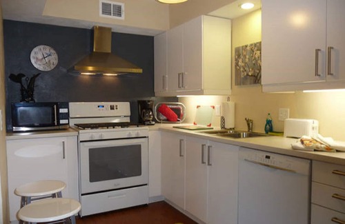 Knox - Henderson Apartamento | Uptown Dallas - Bright 1 bd # 4, WiFi, estacionamiento, cerca de restaurantes y tiendas y caja fuerte