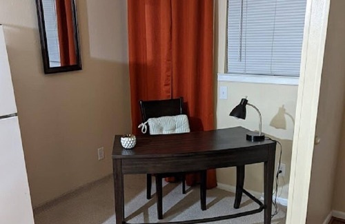 Knox - Henderson Apartamento | Uptown Dallas - Bright 1 bd # 4, WiFi, estacionamiento, cerca de restaurantes y tiendas y caja fuerte
