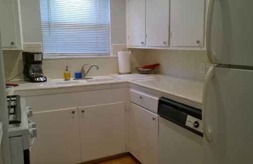 Knox - Henderson Apartamento | Uptown Dallas - Cosy 1 bd # 3, WiFi, estacionamiento, cerca de restaurantes y tiendas y caja fuerte