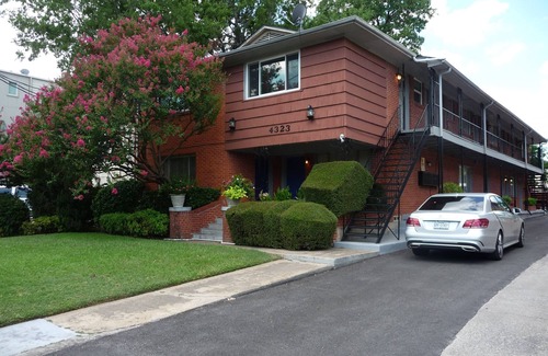 Knox - Henderson Apartamento | Uptown Dallas - Large 1 bd # 7, WiFi, estacionamiento, cerca de restaurantes y tiendas, y caja fuerte