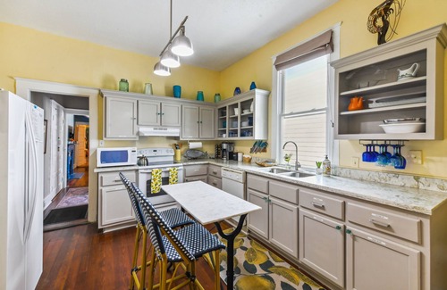 Irish Channel Casa | Uptown double near shopping, restaurants and bars!