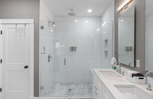 The Gate Casa | Uptown Elegant Escape | JZ Vacation Rentals