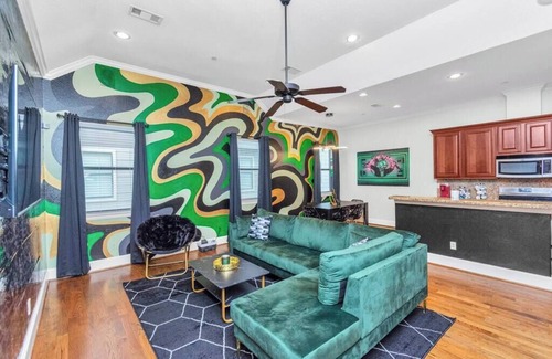 Woodlake - Briar Meadow Casa | Uptown-Galleria|PrivateBackYard|Sleep12| KingSuite