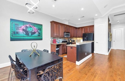 Woodlake - Briar Meadow Casa | Uptown-Galleria|PrivateBackYard|Sleep12| KingSuite