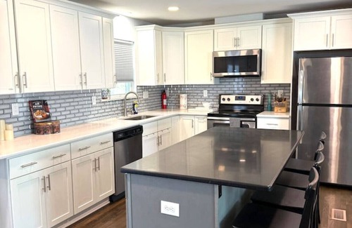Sunset Road Casa | Uptown in Mins. Spacious outdoor + Game Deck