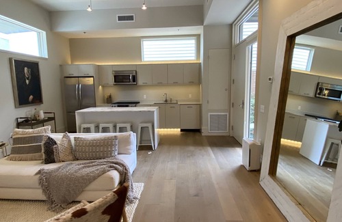 Audubon Condominio | Uptown Luxurious Modern Condo in the Best Neighborhood!