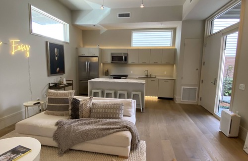 Audubon Condominio | Uptown Luxurious Modern Condo in the Best Neighborhood!