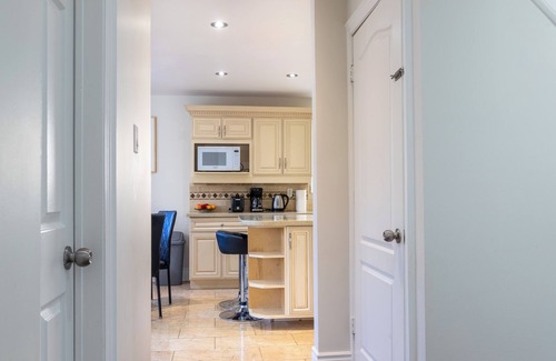 Fletchers Creek South Casa | Uptown Oasis Home near Pearson Airport