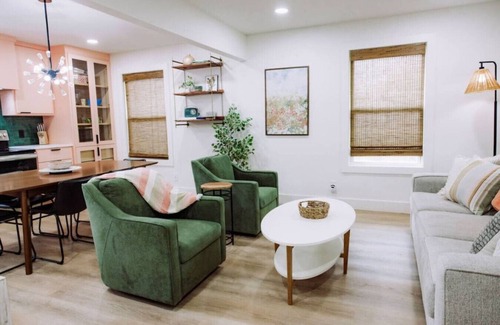 Austin Ave. Condominio | Uptown Peach ~Suite Minutes from Magnolia + Baylor