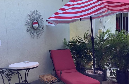 New Town Cabaña | Uptown quiet cottage close to beaches, restaurant & shopping.