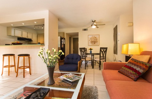Uptown Design District Condominio | Uptown Resort Style Living Cool Summer Discount End of June through August 31!