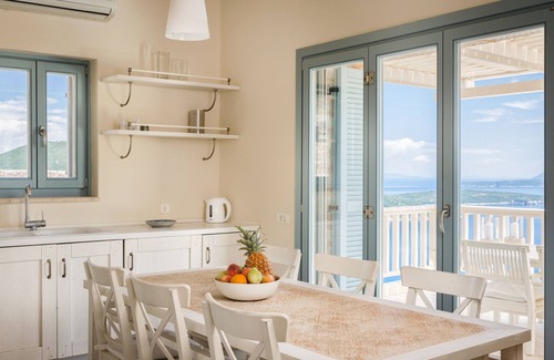 Evgiros Villa | Boutique, priva villa Iris, piscina privada, vistas infinitas al mar, cerca de playas famosas