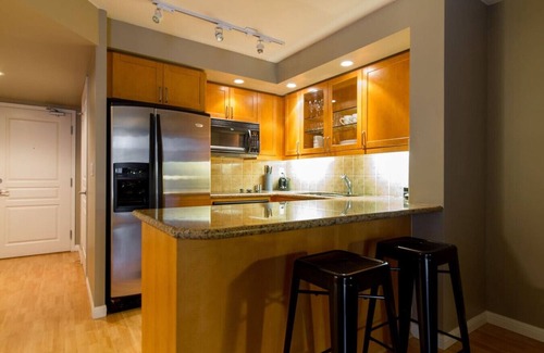 Financial District Apartamento | Urban 1BR Escape near CF Toronto Eaton Centre