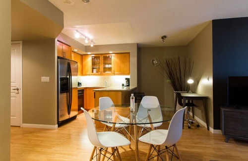 Financial District Apartamento | Urban 1BR Escape near CF Toronto Eaton Centre