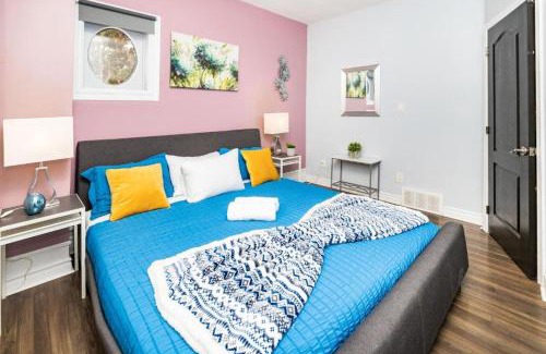 Centretown West Apartamento | Urban 1BR Gem with Kitchen, Smart TV & Workspace
