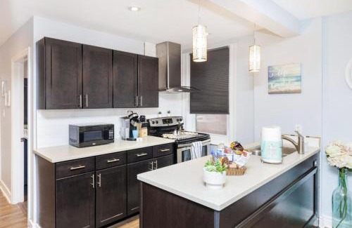 Centretown West Apartamento | Urban 1BR Gem with Kitchen, Smart TV & Workspace