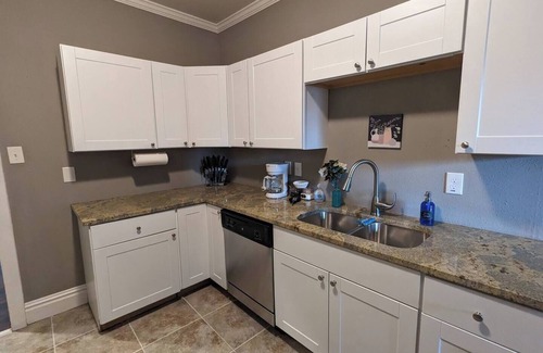 Tower Grove East Apartamento | Urban 2BR/1BA w/ Backyard & WFH Desk | St. Louis