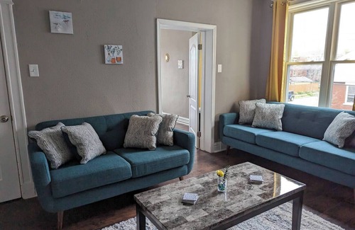 Tower Grove East Apartamento | Urban 2BR/1BA w/ Backyard & WFH Desk | St. Louis