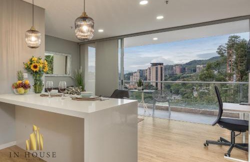 El Tesoro Apartamento | Urban 701-Apt relajante con piscina, jacuzzi y gym