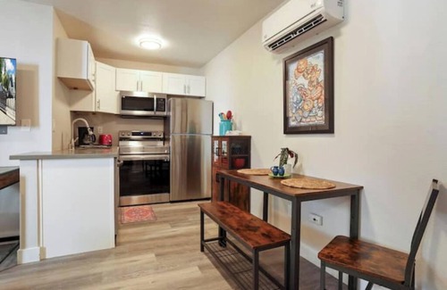 Southeastern Sacramento Condominio | Urban Art Duplex- Petite Retreat
