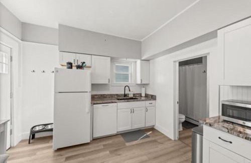 Detroit - Shoreway Casa | Urban Art Escape in Gordon Sq With King Size Bed