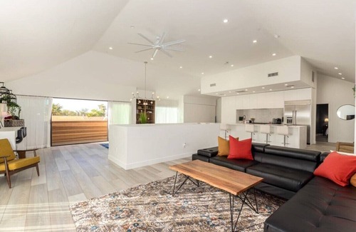 Garfield Condominio | Urban Art Loft - Historic DT Phoenix-Chefs Kitchen