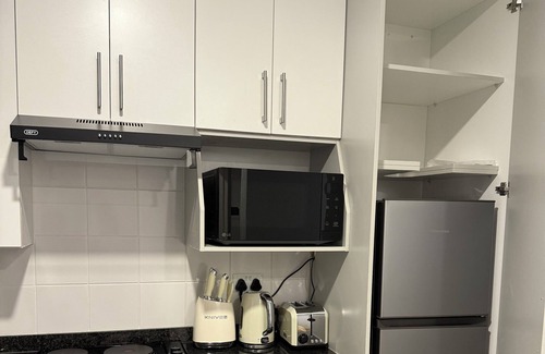 Gaborone Apartamento | Urban Bleu | Stylish 1-Bed Apartment in Gaborone, Perfect for Business & Leisure