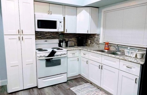 North Hyde Park Casa | Urban Bungalow @North-Hyde-Park. Walk to UT & SoHO