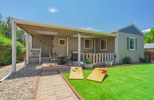 East Colorado Springs Apartamento | Urban Casita Cozy Family House w BBQ Fire Pit