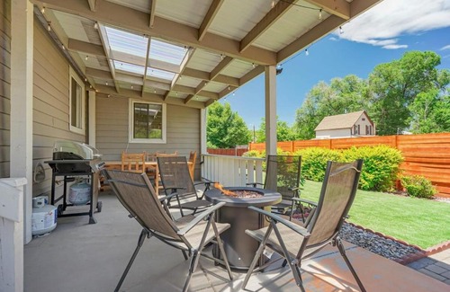 East Colorado Springs Apartamento | Urban Casita Cozy Family House w BBQ Fire Pit