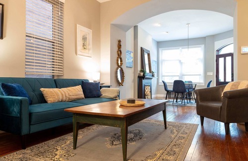 Lafayette Square Casa | Urban Charmer in Lafayette Square / ABODEbucks
