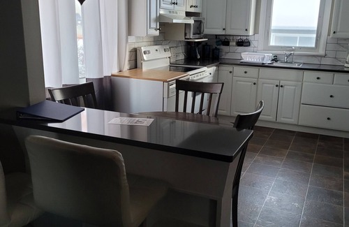 Brandon Casa | Urban Chic Guest Retreat- 1100sqft 3Bdr