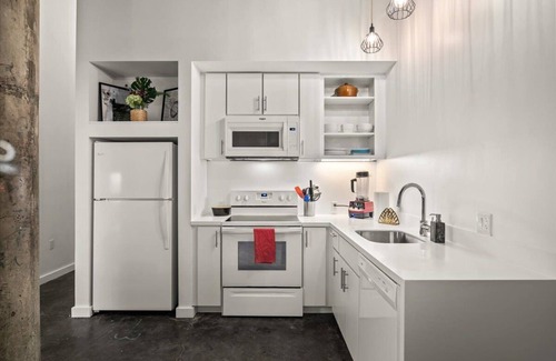 Crossroads Arts District Apartamento | Urban Chic Loft in the Heart of the Crossroads