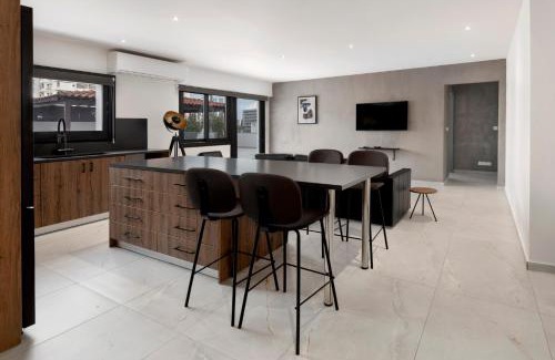 City Centre Apartamento | Urban Condo 33 with Veranda - 2 Bdr